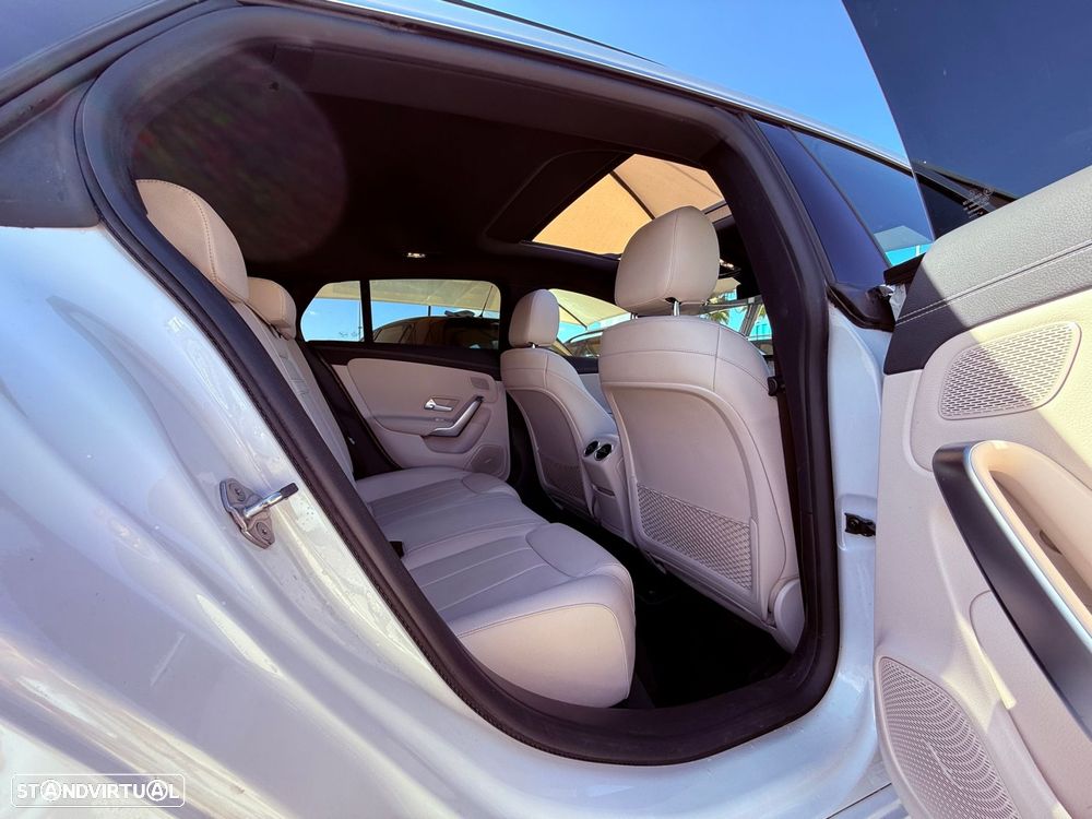 Mercedes-Benz CLA 180 7G-DCT Special Edition - 34