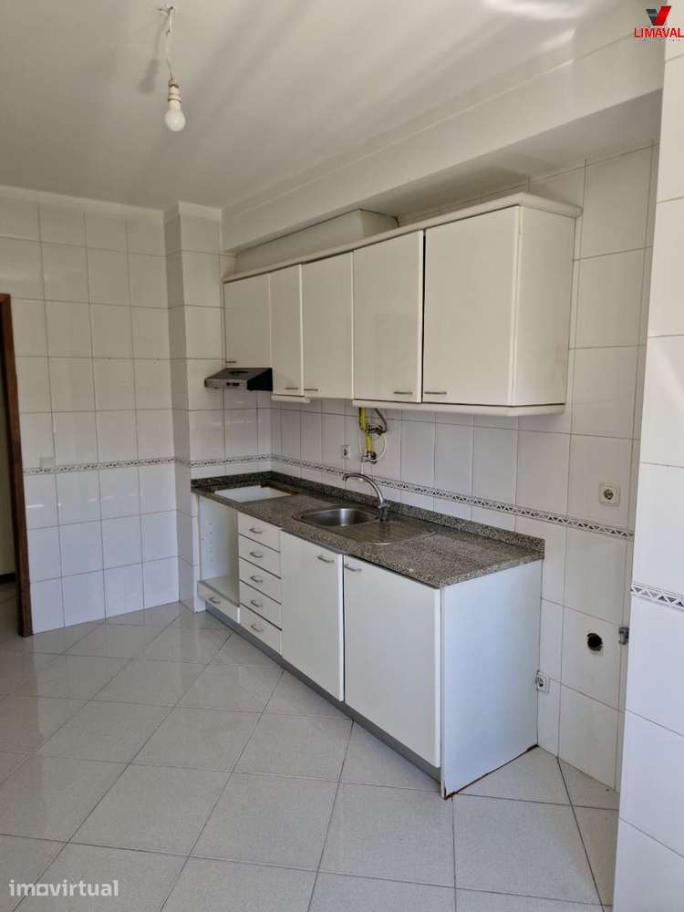T2 Nogueiró com Eletrodomésticos e Lugar de Garagem - Grande imagem: 2/17