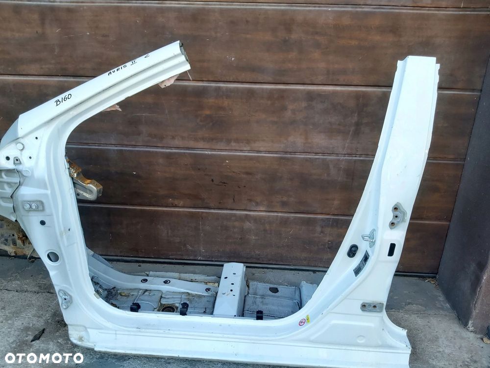 Toyota Auris II próg słupek lewy A B bok ćwiartka - 2