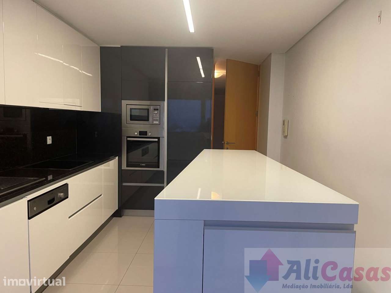 **Duplex T3 Semi-novo com Vista Mar -Garagem Individual P/3 carros** - Grande imagem: 5/59