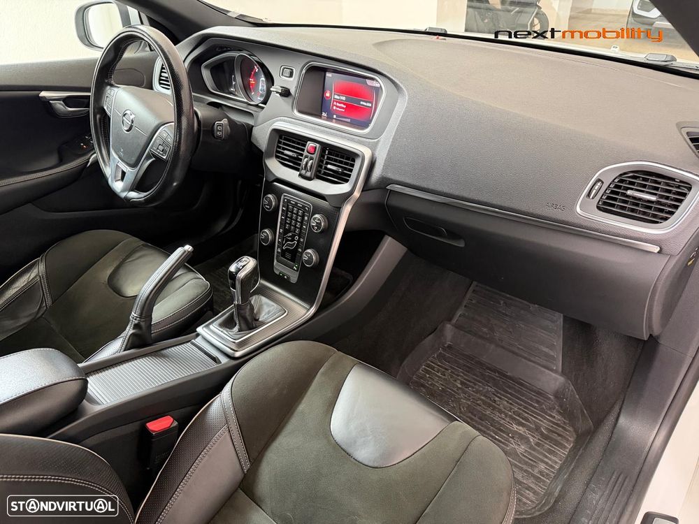 Volvo V40 2.0 D2 R-Design - 17