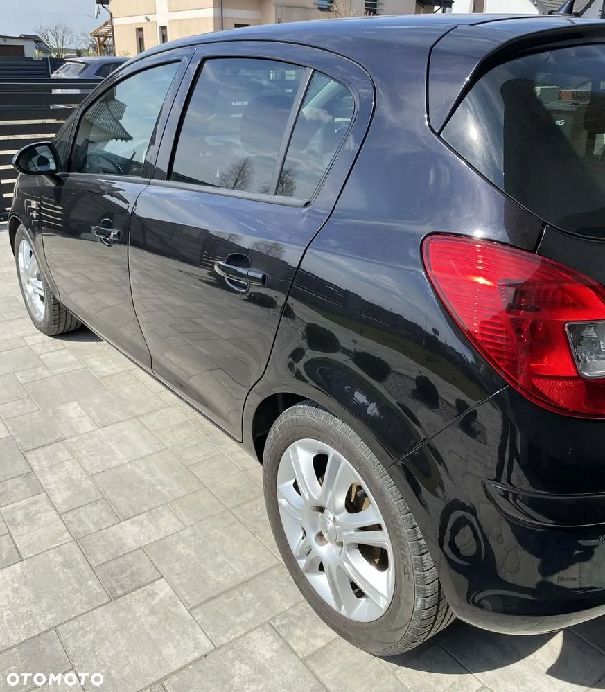 Opel Corsa 1.2 16V Cosmo - 3