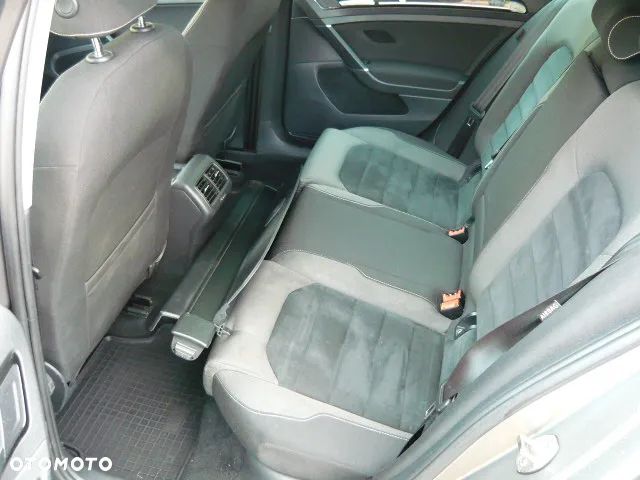 Volkswagen Golf - 10