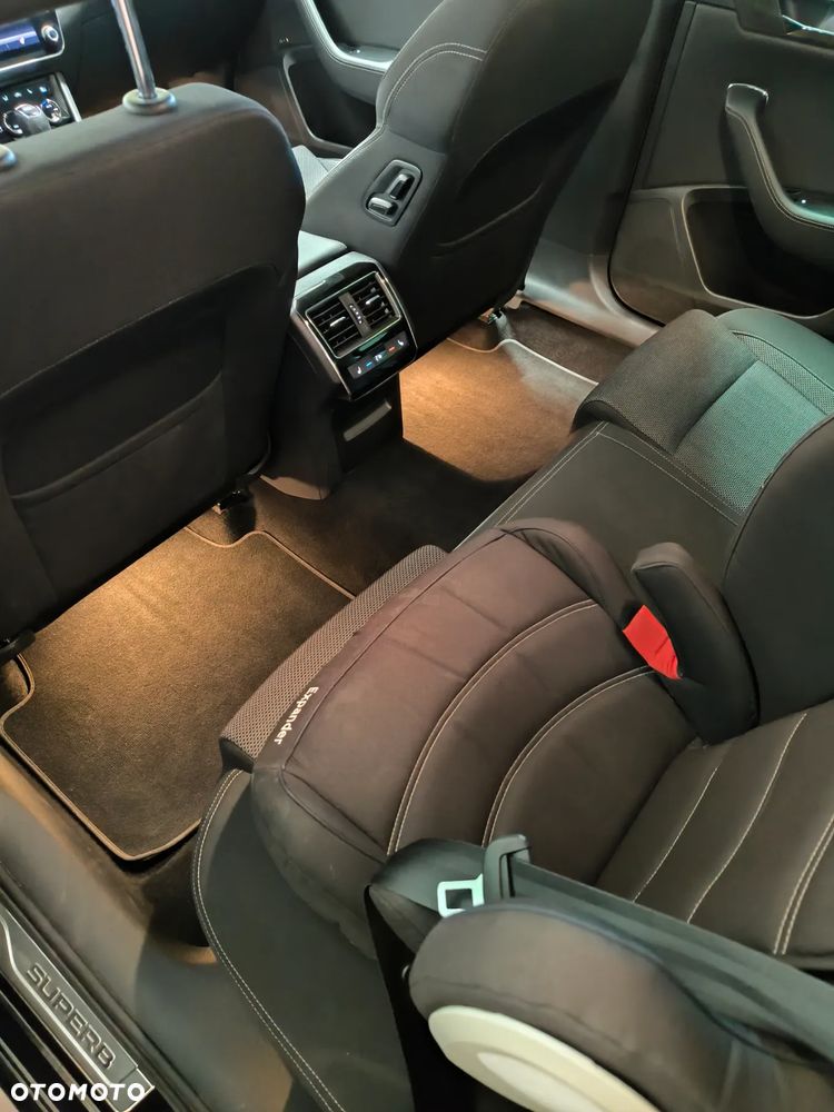 Skoda Superb 2.0 TDI SCR Style DSG - 10