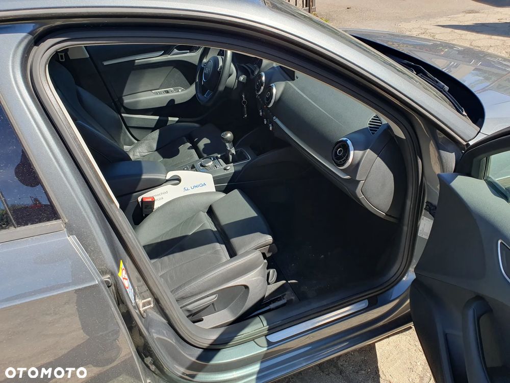 Audi A3 Sportback 1.6 TDI DPF Ambiente - 12