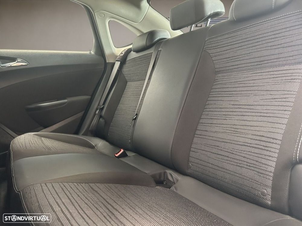 Opel Astra Sports Tourer - 15