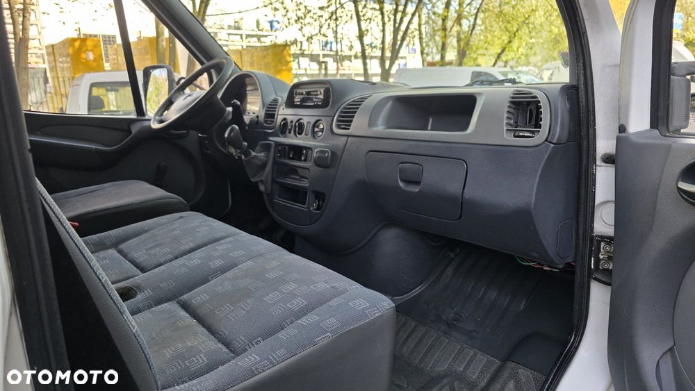 Mercedes-Benz Sprinter - 13
