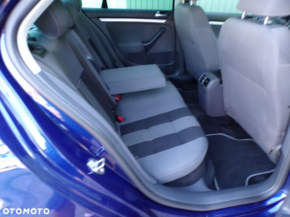 Volkswagen Jetta - 22