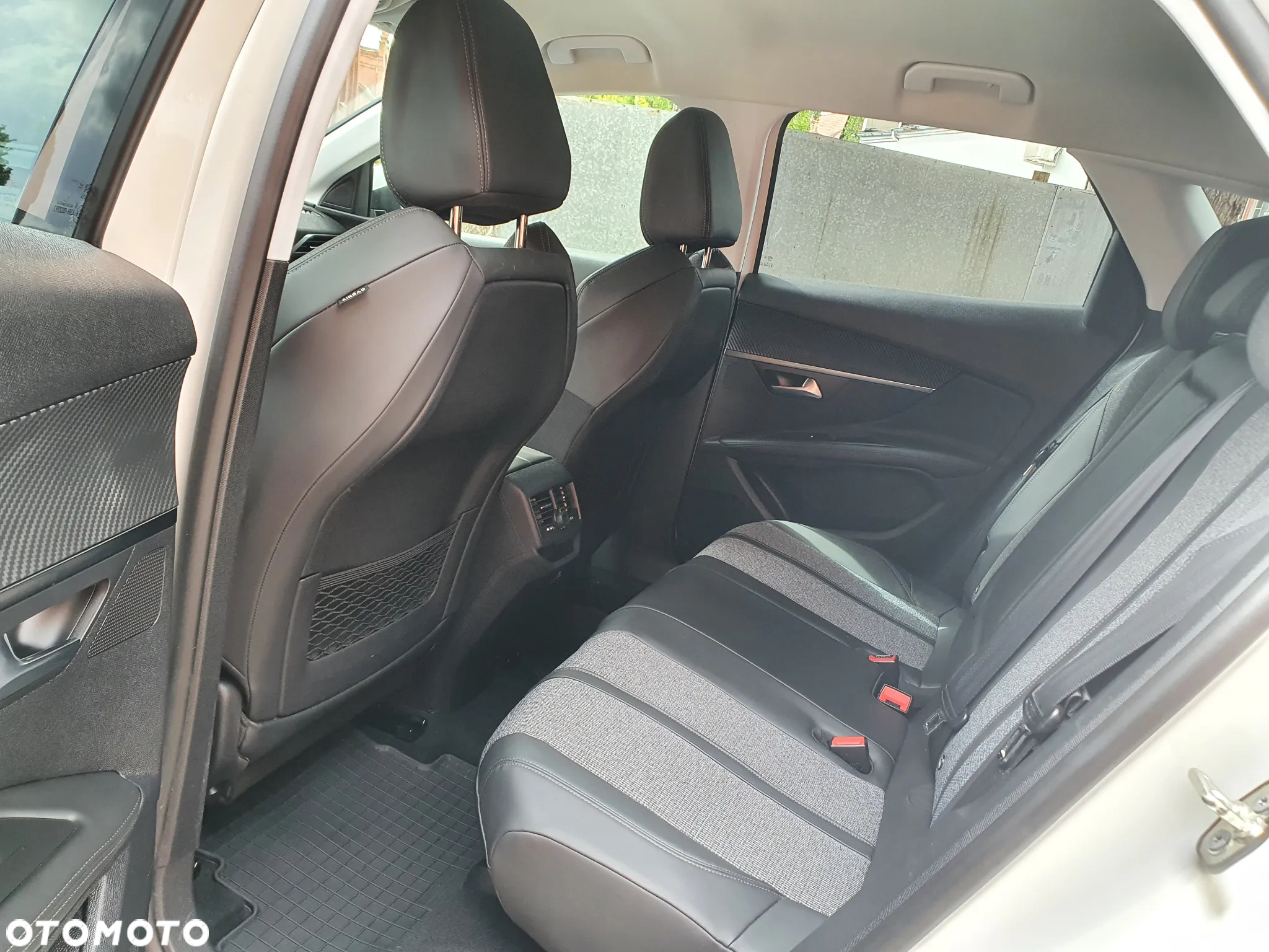 Peugeot 3008 1.2 PureTech Allure S&S EAT8 - 13