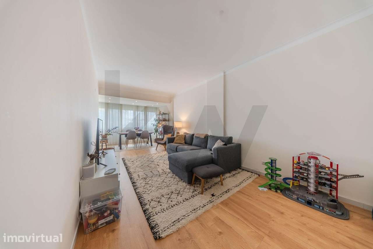 Apartamento T2+1 com duas varandas, no centro de Cacilhas - Grande imagem: 2/42