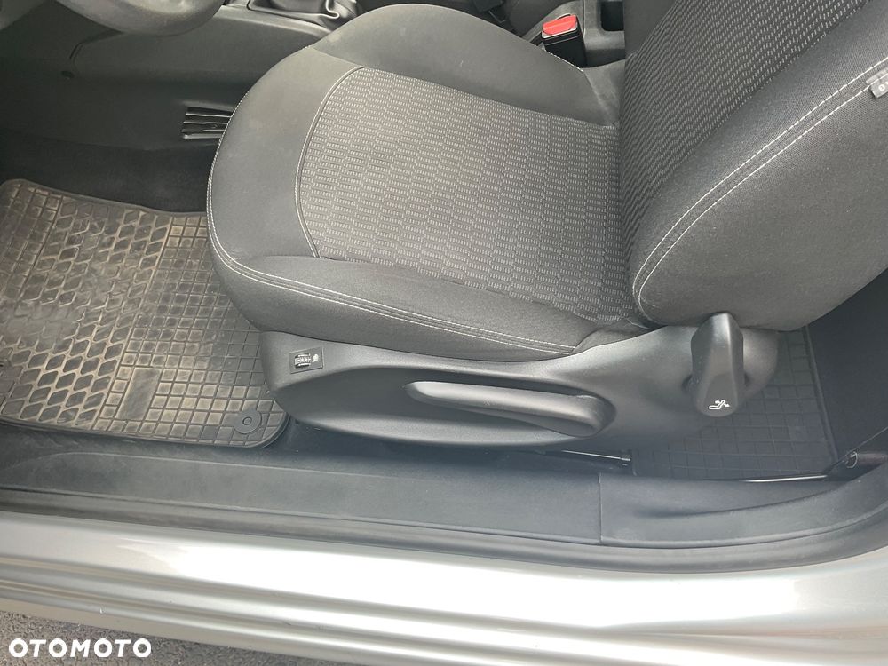 Peugeot 208 - 18