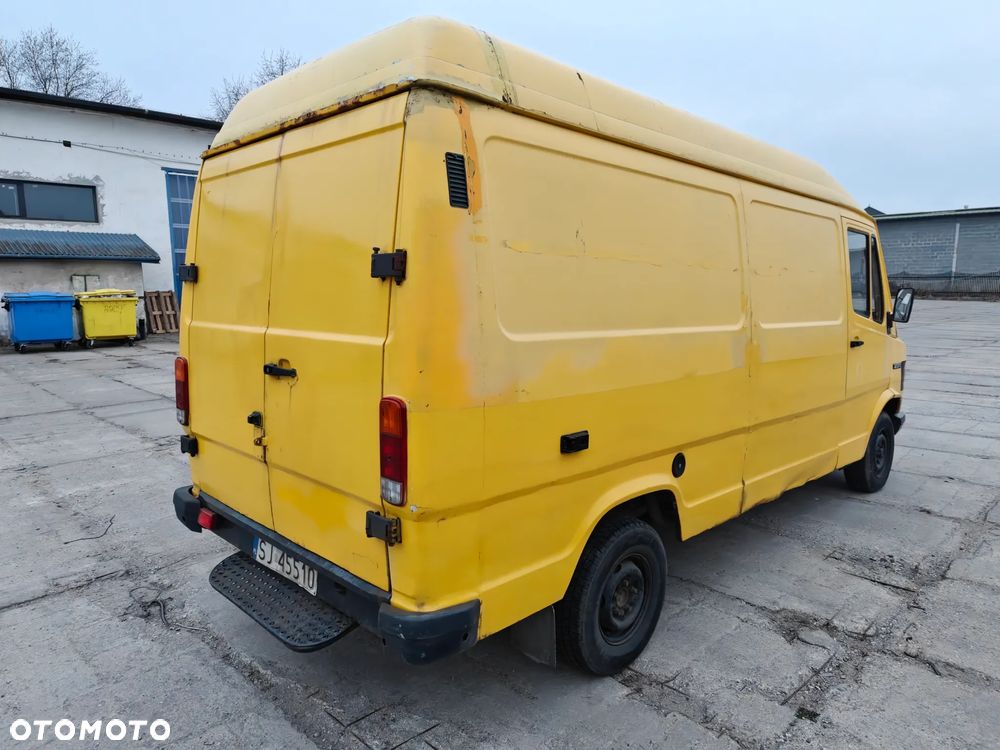 Mercedes-Benz 207 - 5