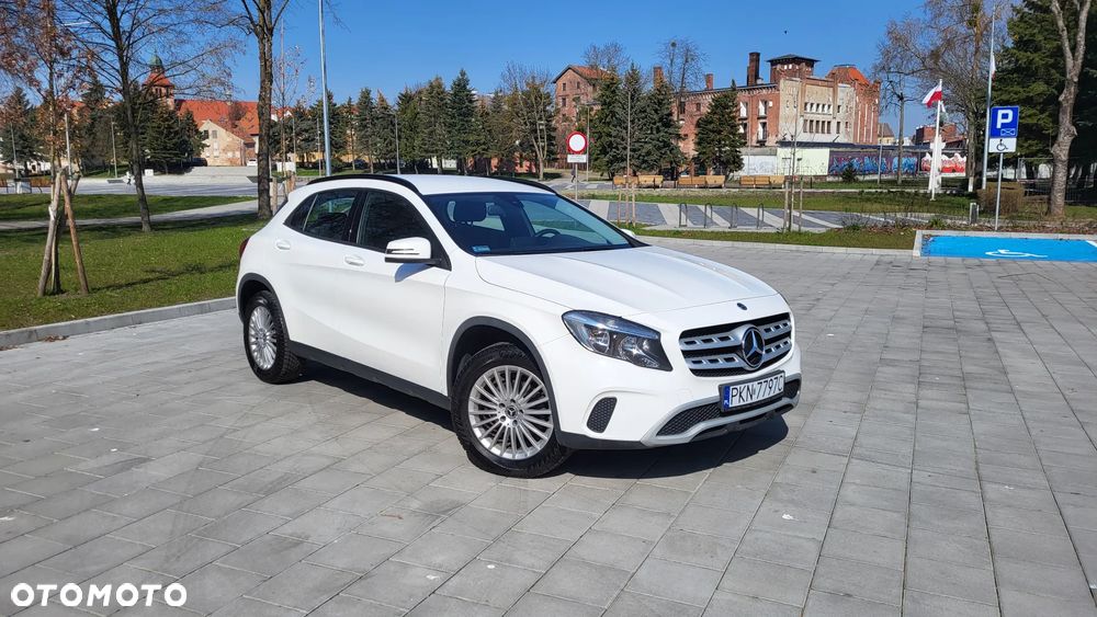 Mercedes-Benz GLA 180 - 9