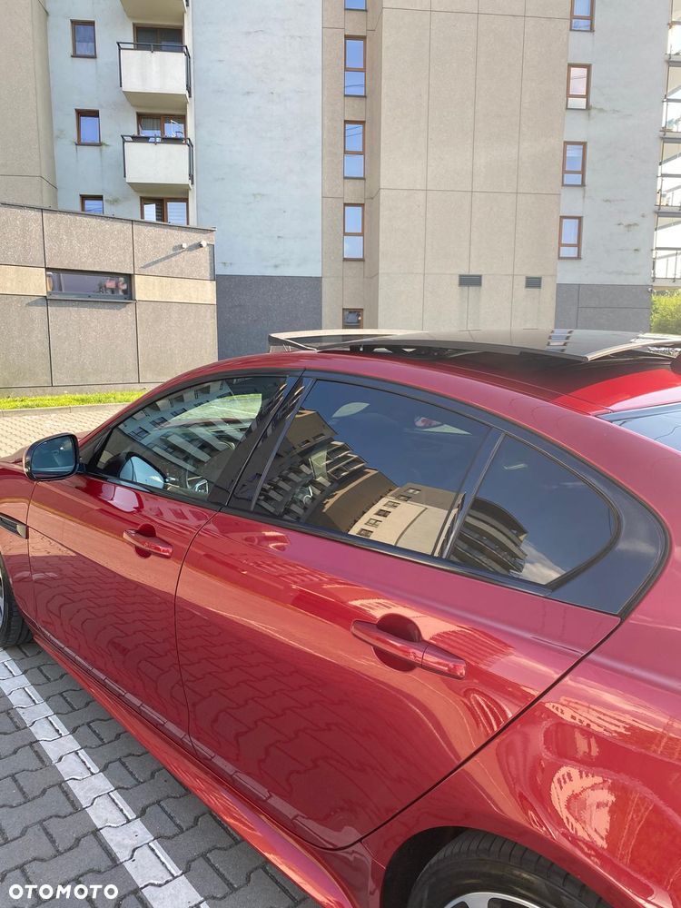 Jaguar XE 2.0 D180 R-Dynamic SE - 3