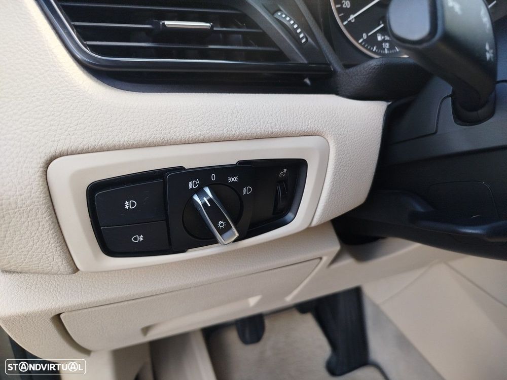 BMW 216 Active Tourer d Luxury Line - 26
