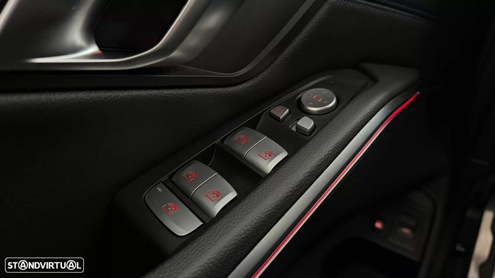BMW 330 e Edição Desportiva M Auto - 28