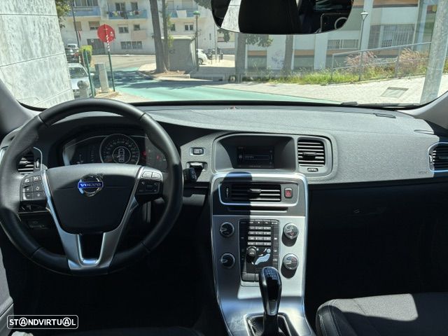 Volvo V60 Cross Country 2.0 D3 Momentum - 3
