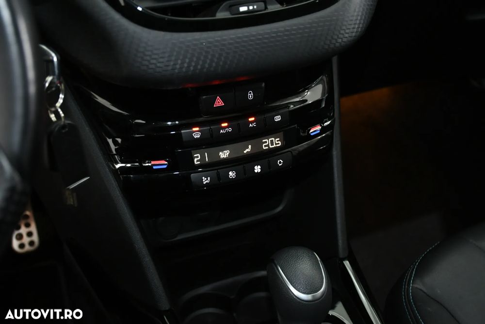 Peugeot 2008 PureTech 110 Stop&Start EAT6 Crossway - 22