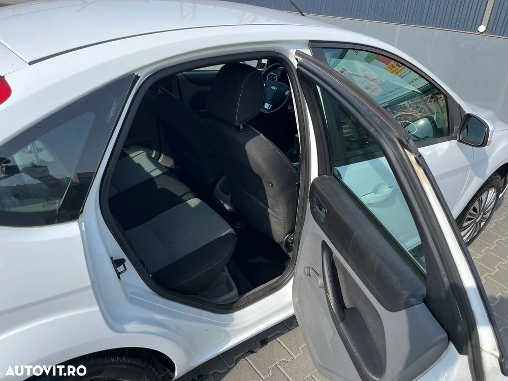 Ford Focus 1.4i Ambiente - 15