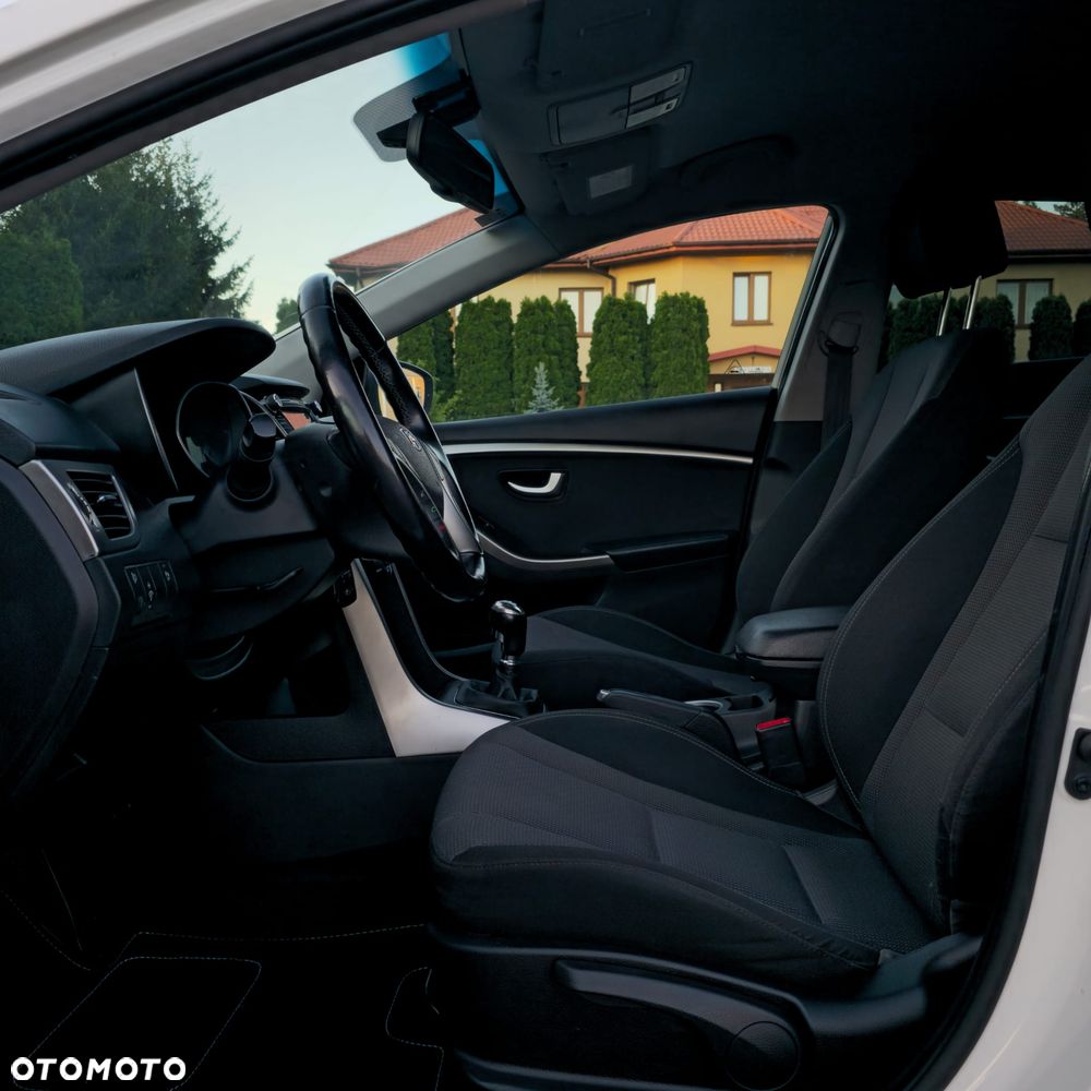 Hyundai i30 blue Kombi 1.6 GDi Passion - 22