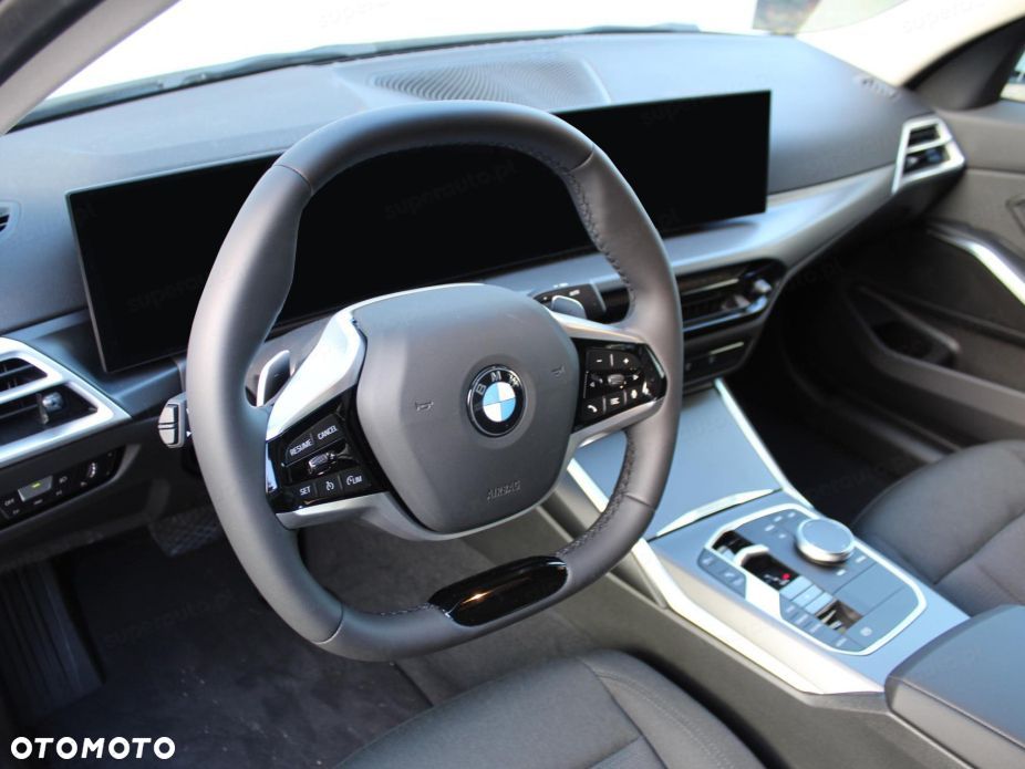 BMW Seria 3 320i xDrive - 9