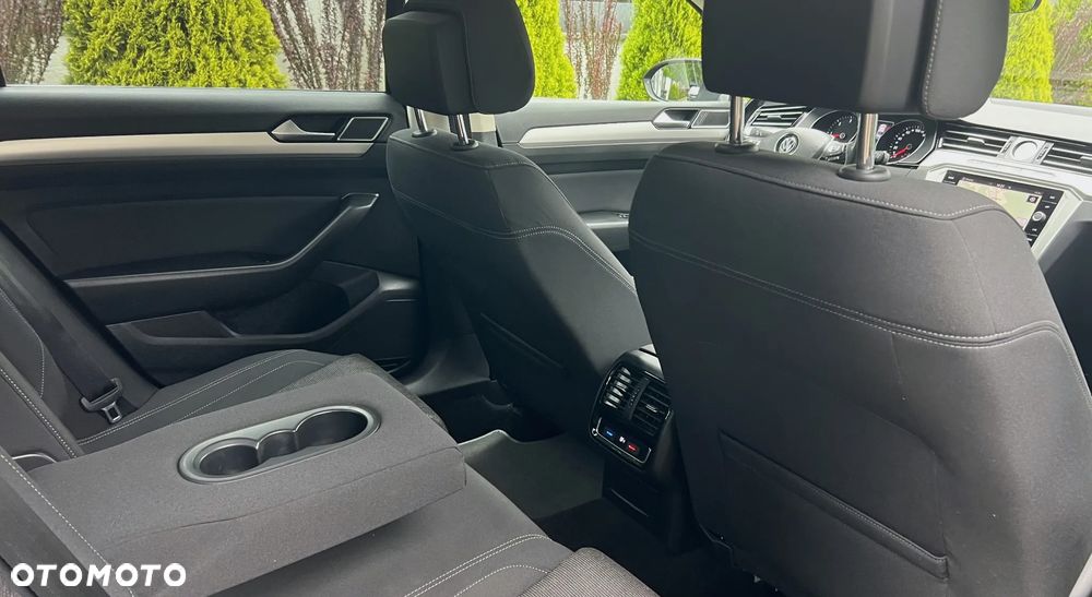 Volkswagen Passat 2.0 TDI SCR Comfortline - 13