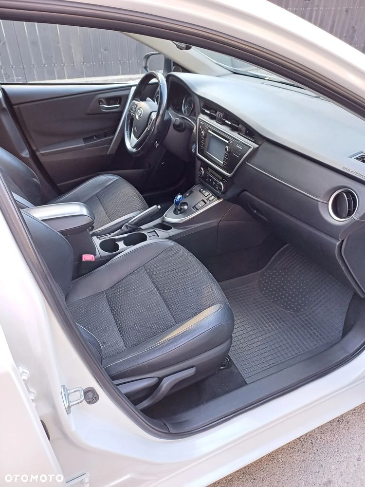 Toyota Auris 1.8 HSD Prestige NAVI - 8