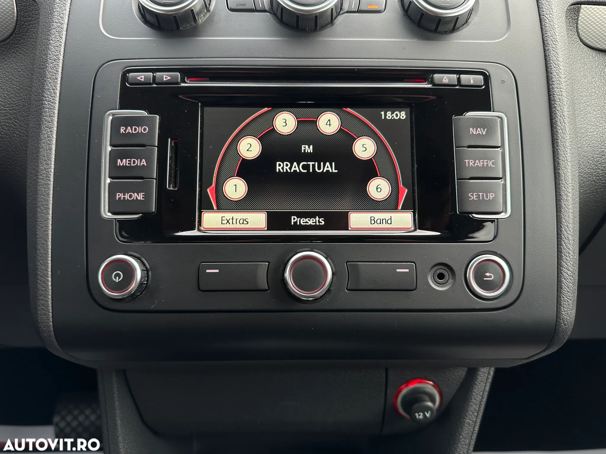 Volkswagen Touran 2.0 TDI DPF BlueMotion Technology DSG Life - 32