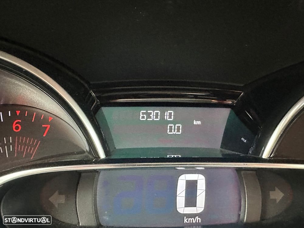 Renault Clio 0.9 TCe Limited Bi-Fuel - 17