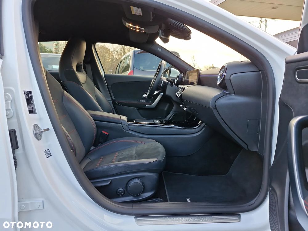 Mercedes-Benz Klasa A 220 4-Matic AMG Line 7G-DCT - 17