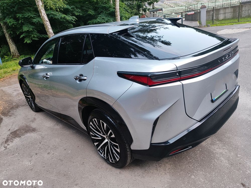 Lexus RZ - 3