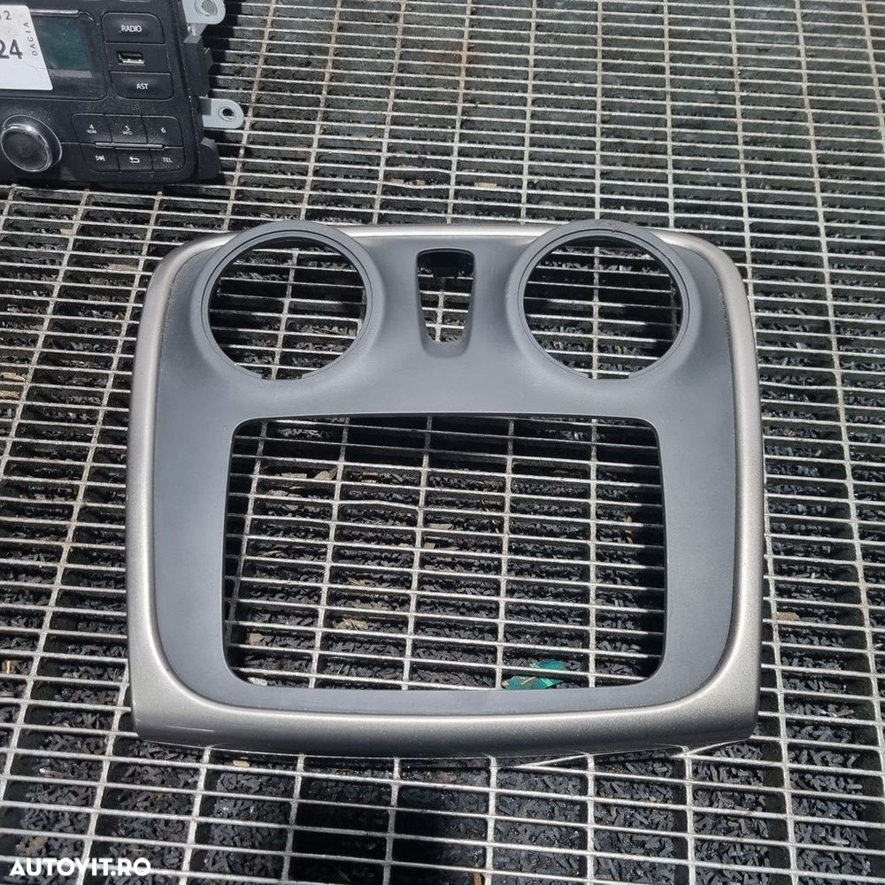 Cd player Dacia Sandero 2 2012 - 2016 (1424) 281155216R - 2