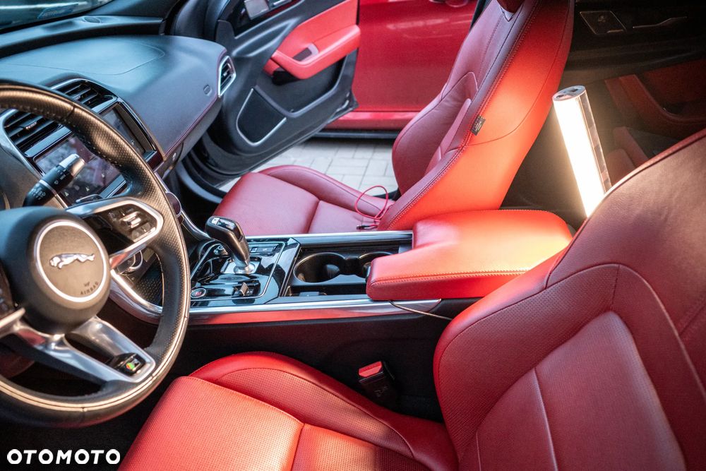 Jaguar XE 2.0 P250 R-Dynamic Black - 6