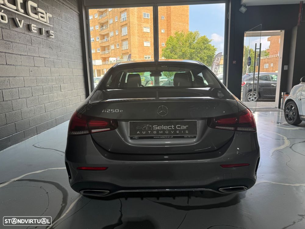 Mercedes-Benz A 250 Limousine e AMG Line - 8