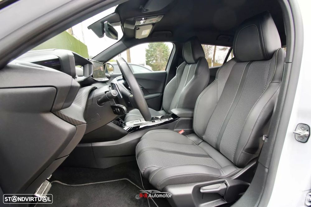 Peugeot 2008 1.2 PureTech GT EAT8 - 17