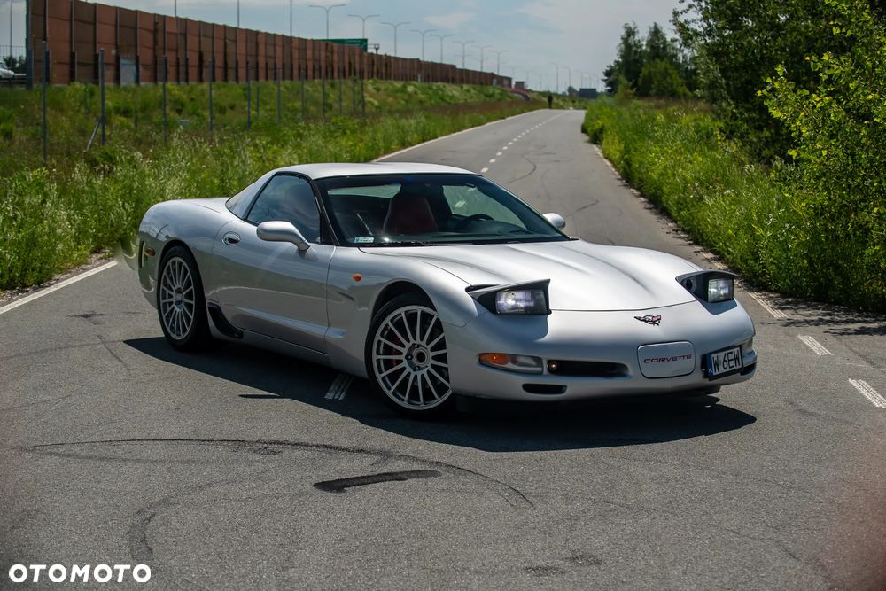 Chevrolet Corvette - 4