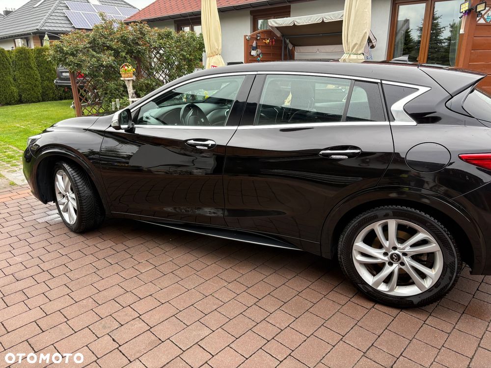 Infiniti Q30 1.5d Premium City Black - 8