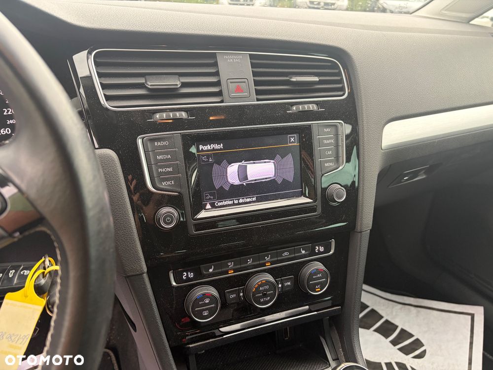 Volkswagen Golf 2.0 TDI 4Motion BlueMotion Technology Edition - 17