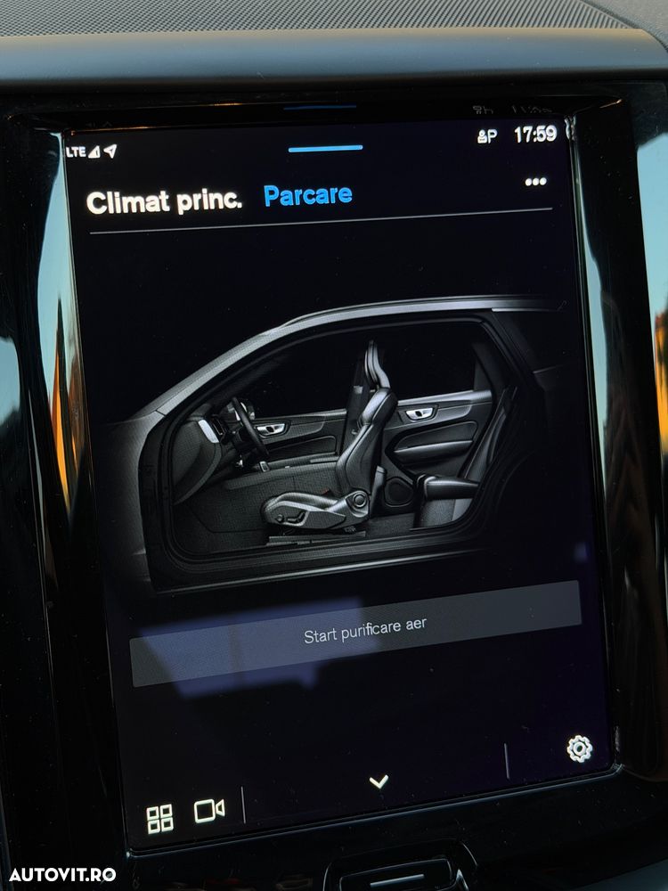 Volvo XC 60 B4 MHEV AWD Momentum Pro - 29