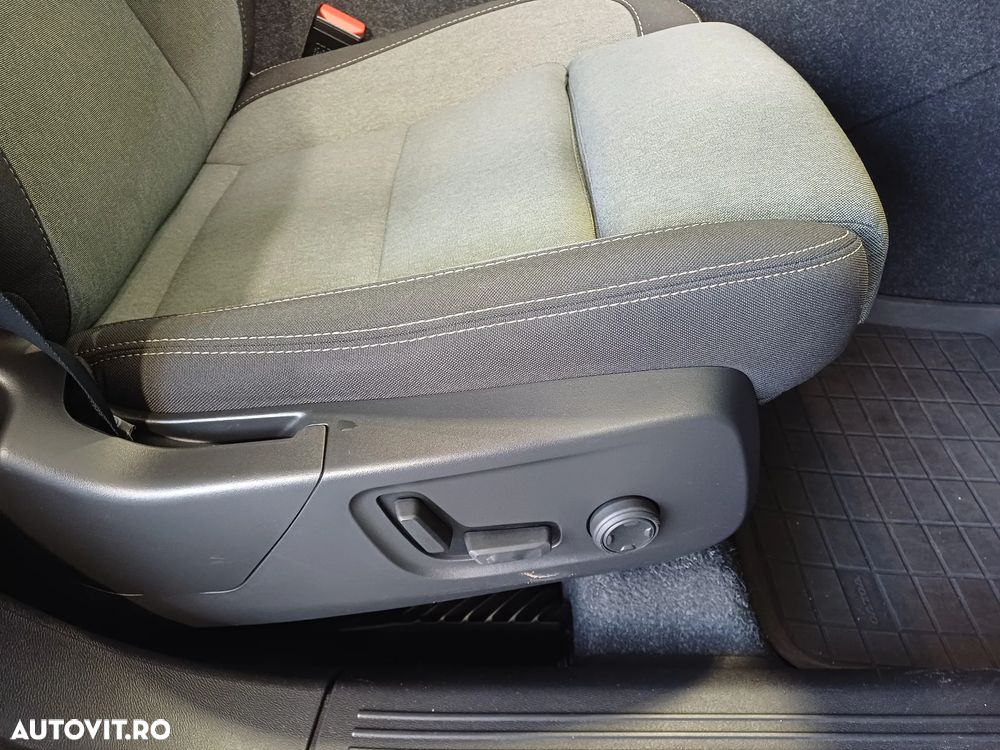 Volvo XC 40 B4 AT8 Mild Hybrid Momentum - 25