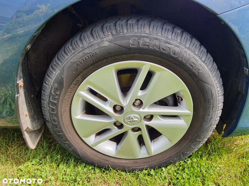Toyota Auris 1.33 VVT-i Active - 4