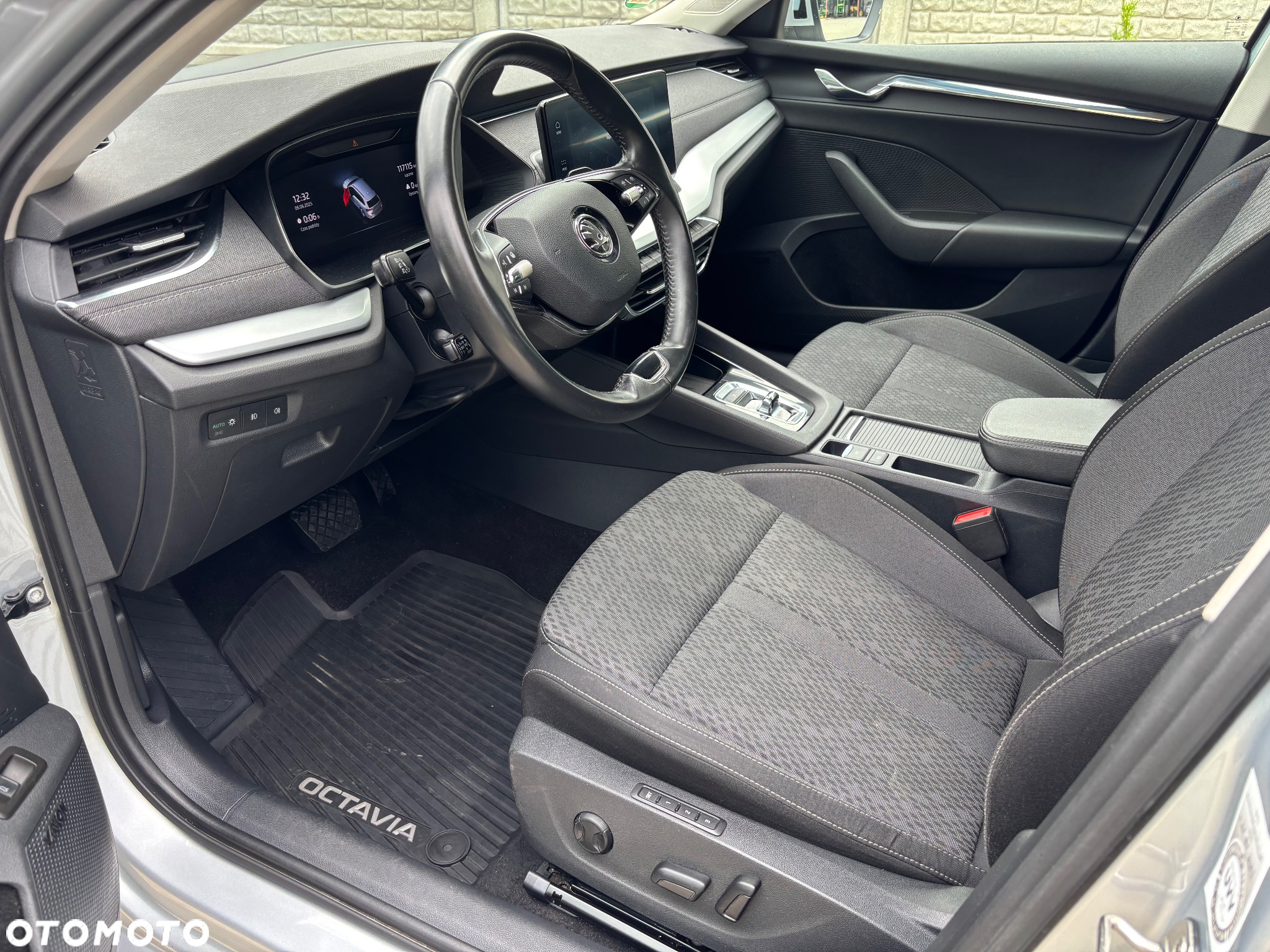 Skoda Octavia Combi 2.0 TDI DSG Ambition - 33