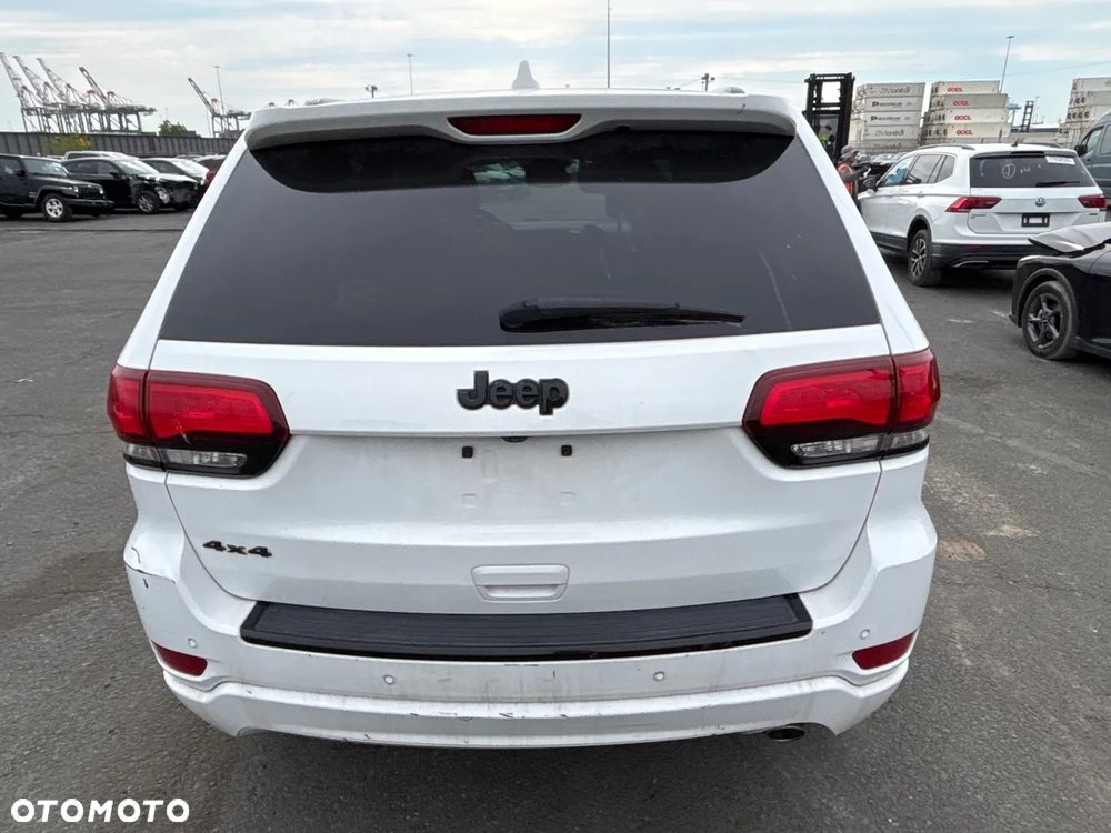 Jeep Grand Cherokee - 12