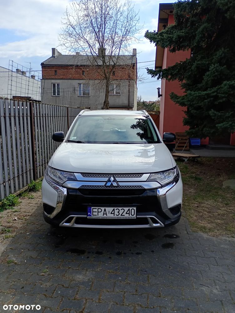 Mitsubishi Outlander - 1