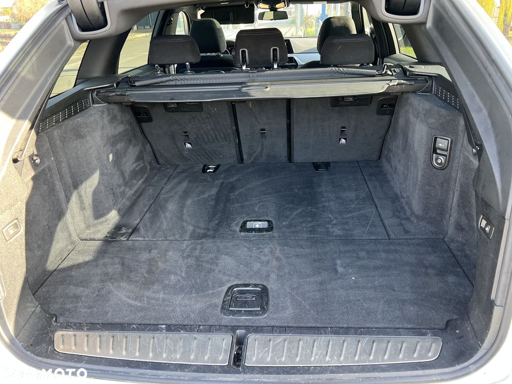 BMW Seria 5 520d M Sport - 28
