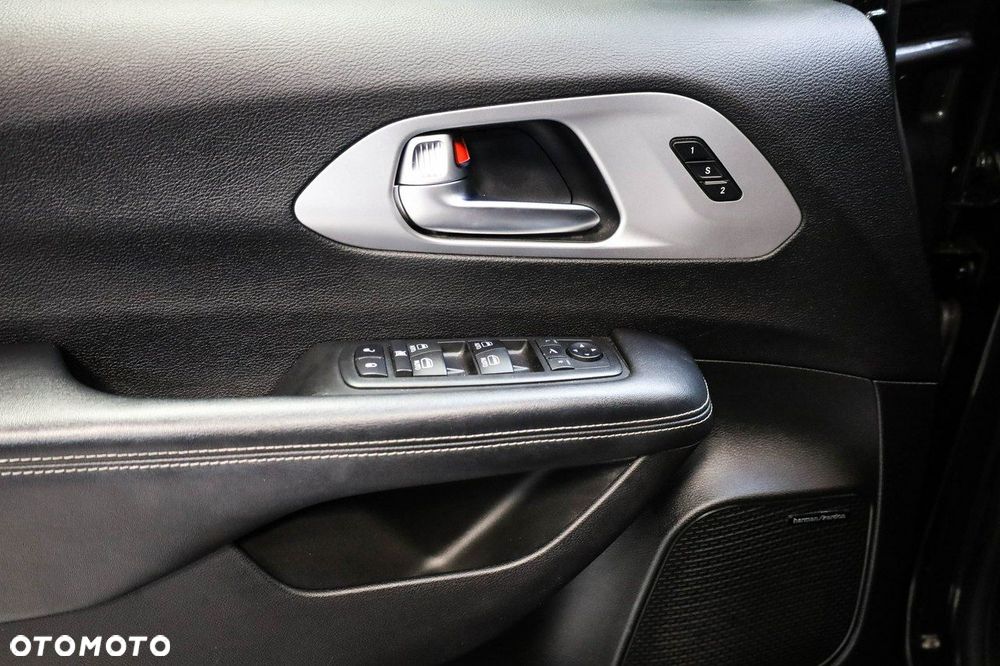 Chrysler Pacifica - 16