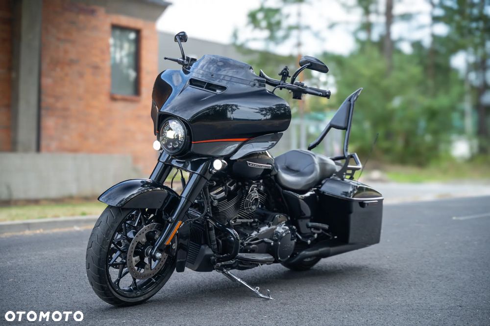 Harley-Davidson Touring Street Glide - 2