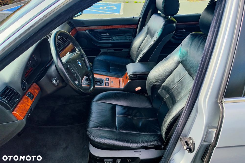 BMW Seria 7 740i V8 - 14