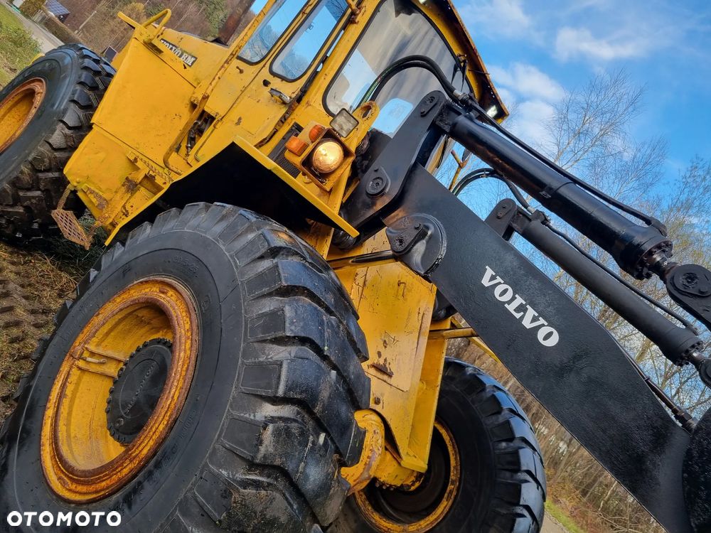 Volvo BM 4400 Ładowarka Fadroma Sprowadzona z Norwegii Widły Łyżka Bocian Wysięgnik! Aktualne badania w DEKRA! Oryginał zadbana Bez luzów i wycieków Potężna Moc. Nie pracowała w Kraju! 6 cylindrów pneumat Hamulec Opony jak Nowe - 3