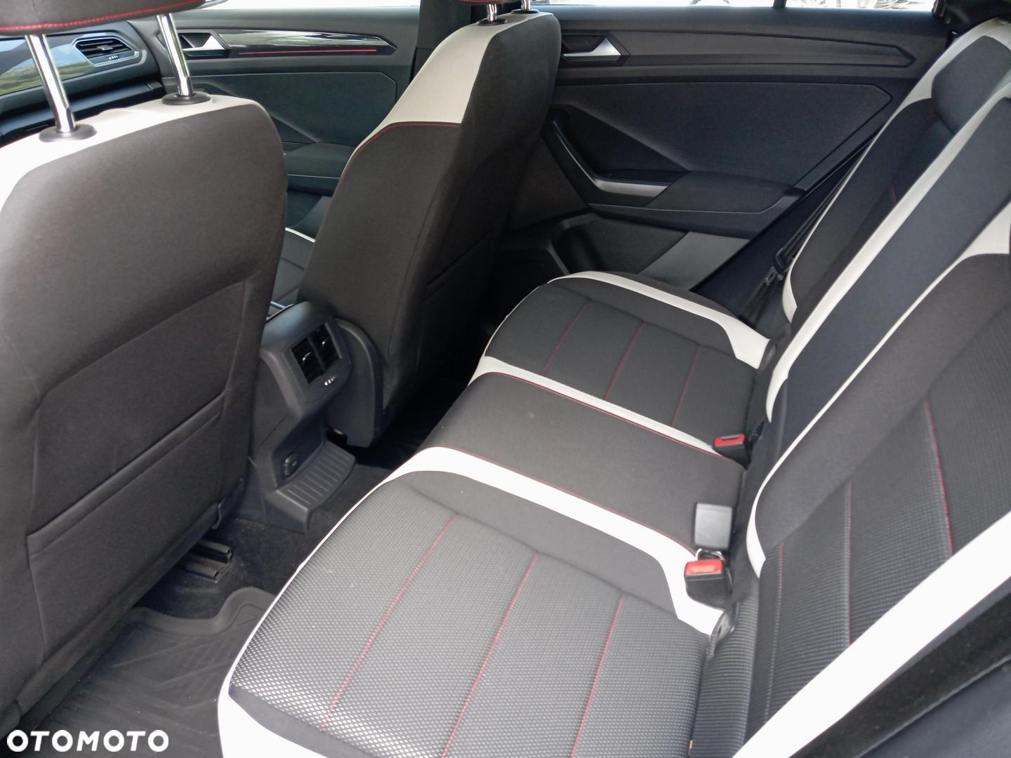 Volkswagen T-Roc - 10
